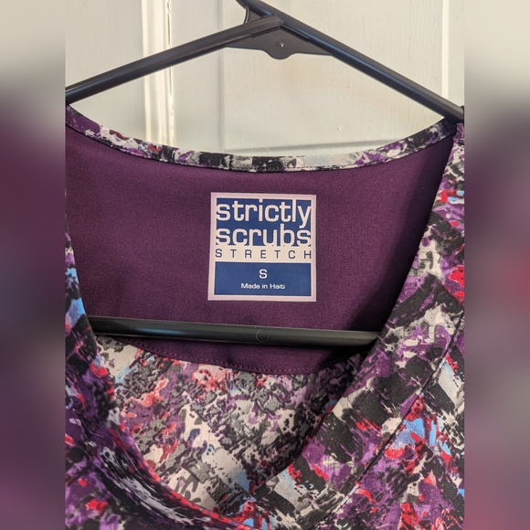 Scrub top - Picture 2 of 3